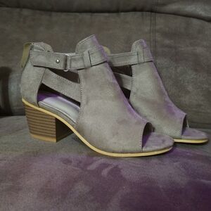 Women's Tan Heeled Sandals